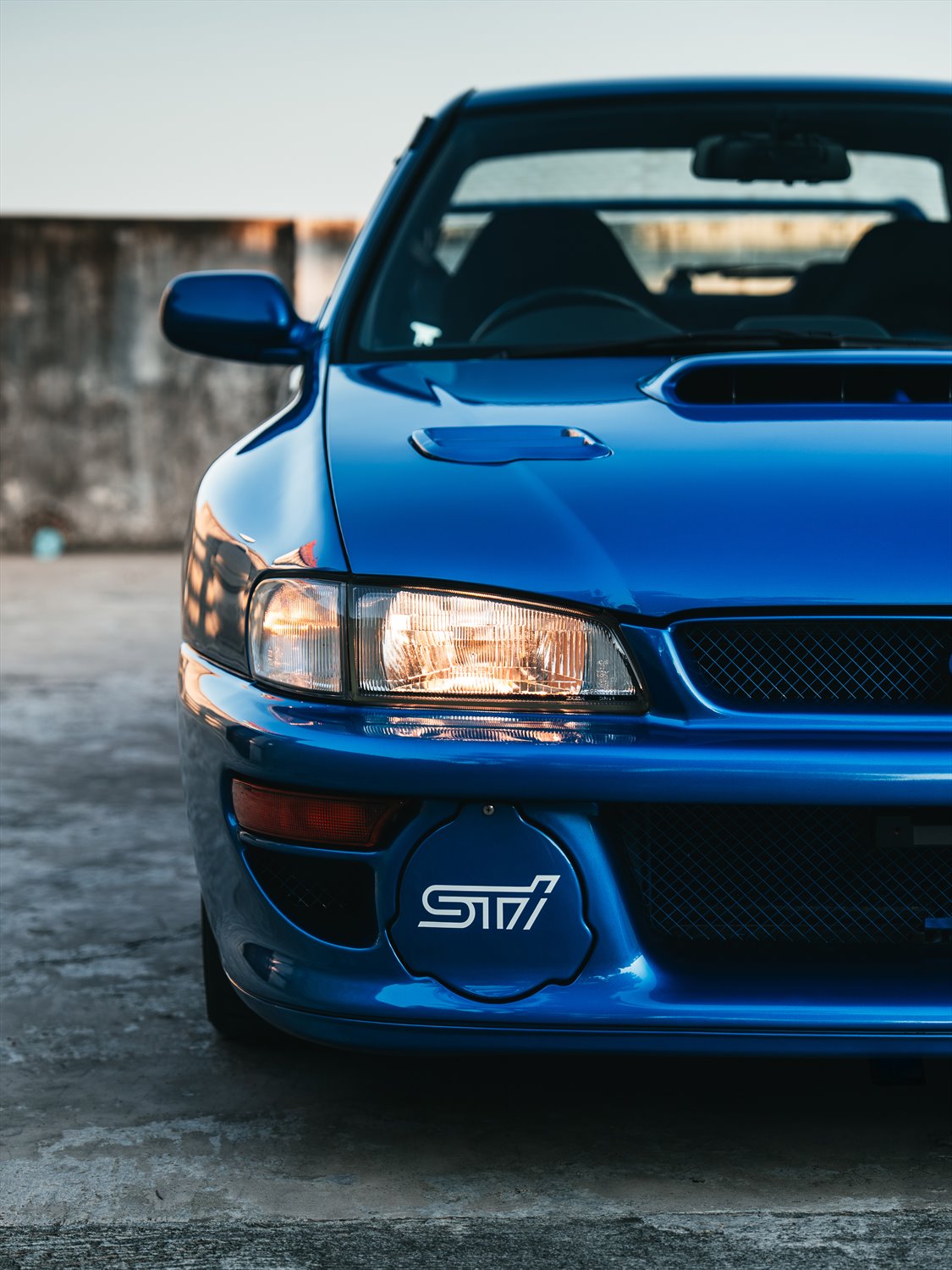 Subaru Impreza 22B STi headlight, bonnet scoop, and front bumper