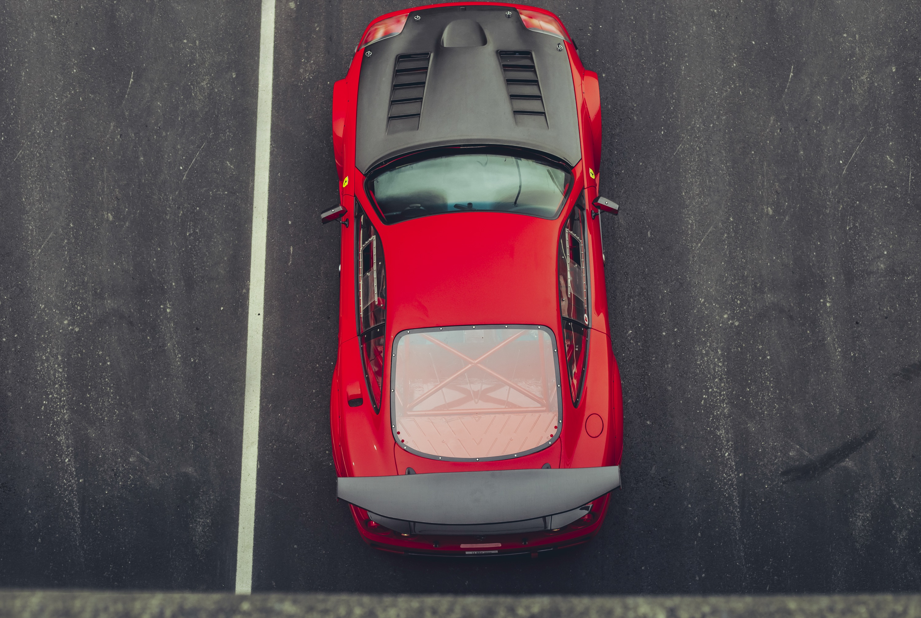 Garage Saurus Ferrari 550 Maranello seen directly from above