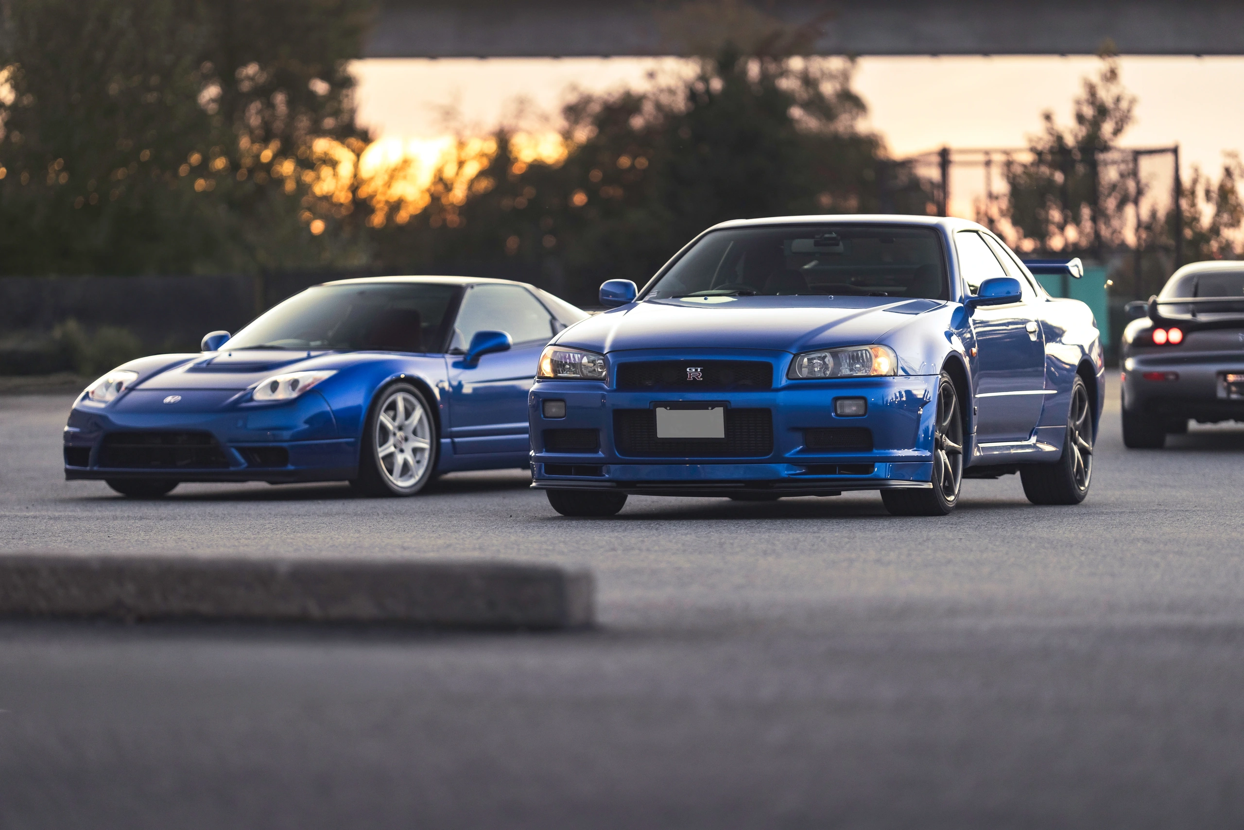 The R34 GT-R and NSX-R together in the last light of the evening