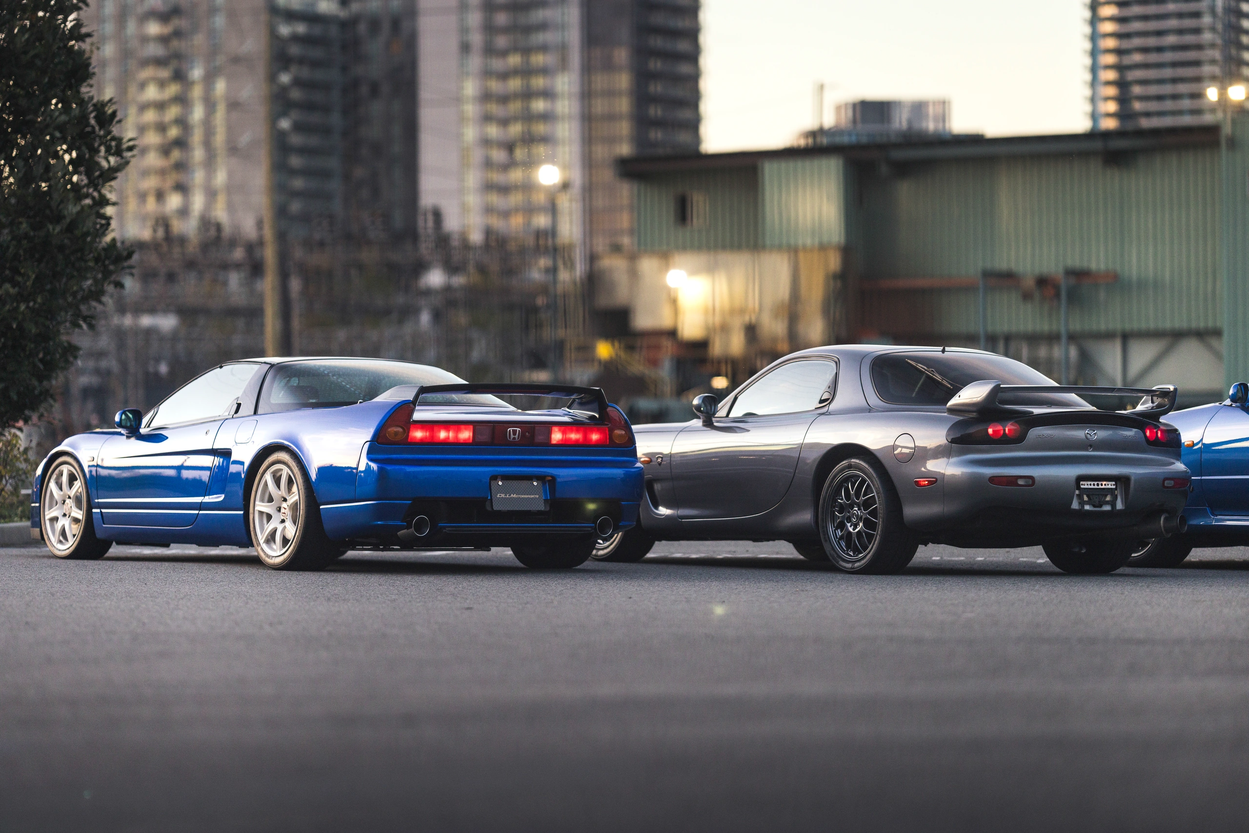 The grey RX-7 Spirit R and blue NSX-R viewed from the rear