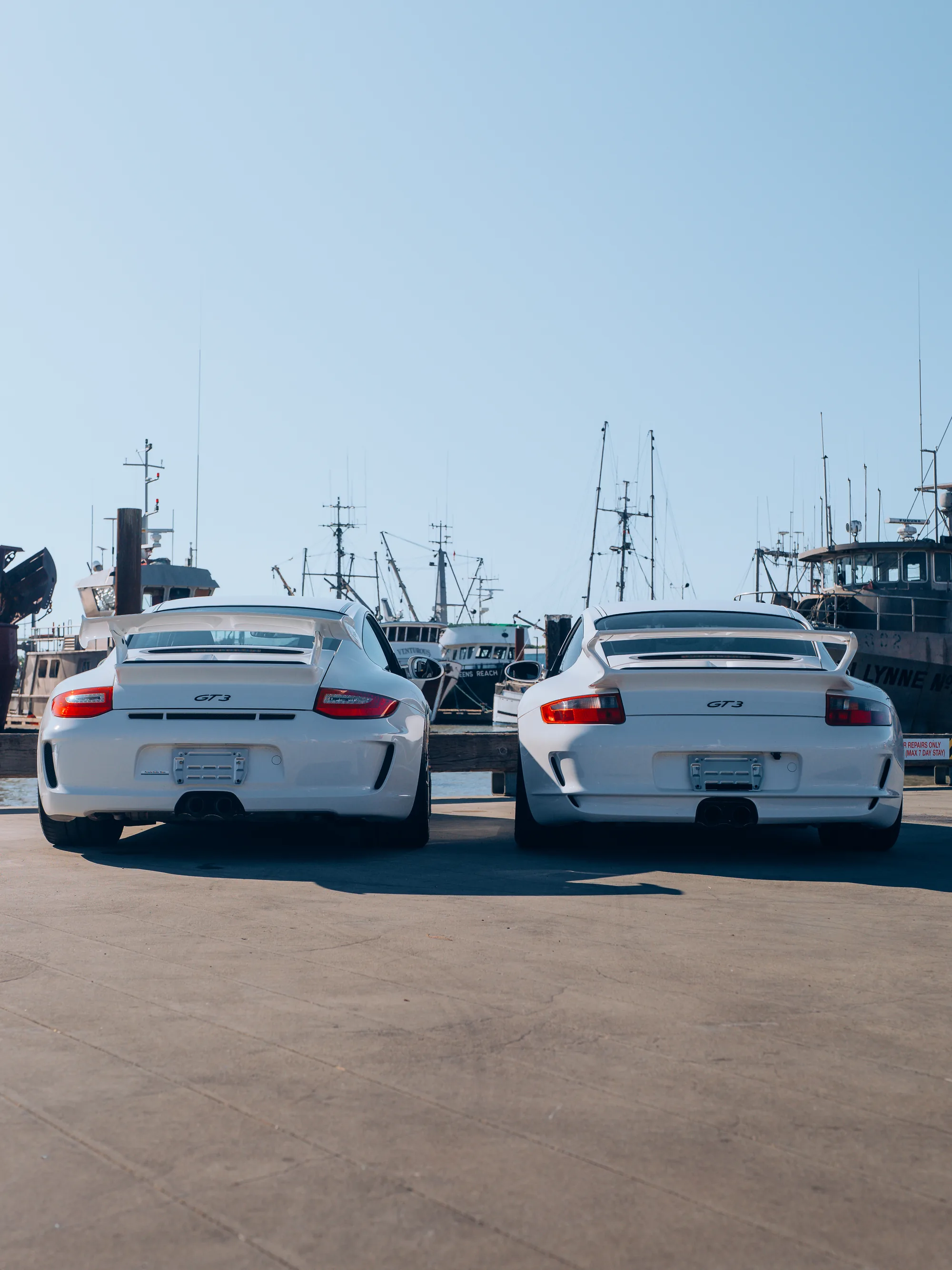 Rear view of both Porsche 911 GT3s