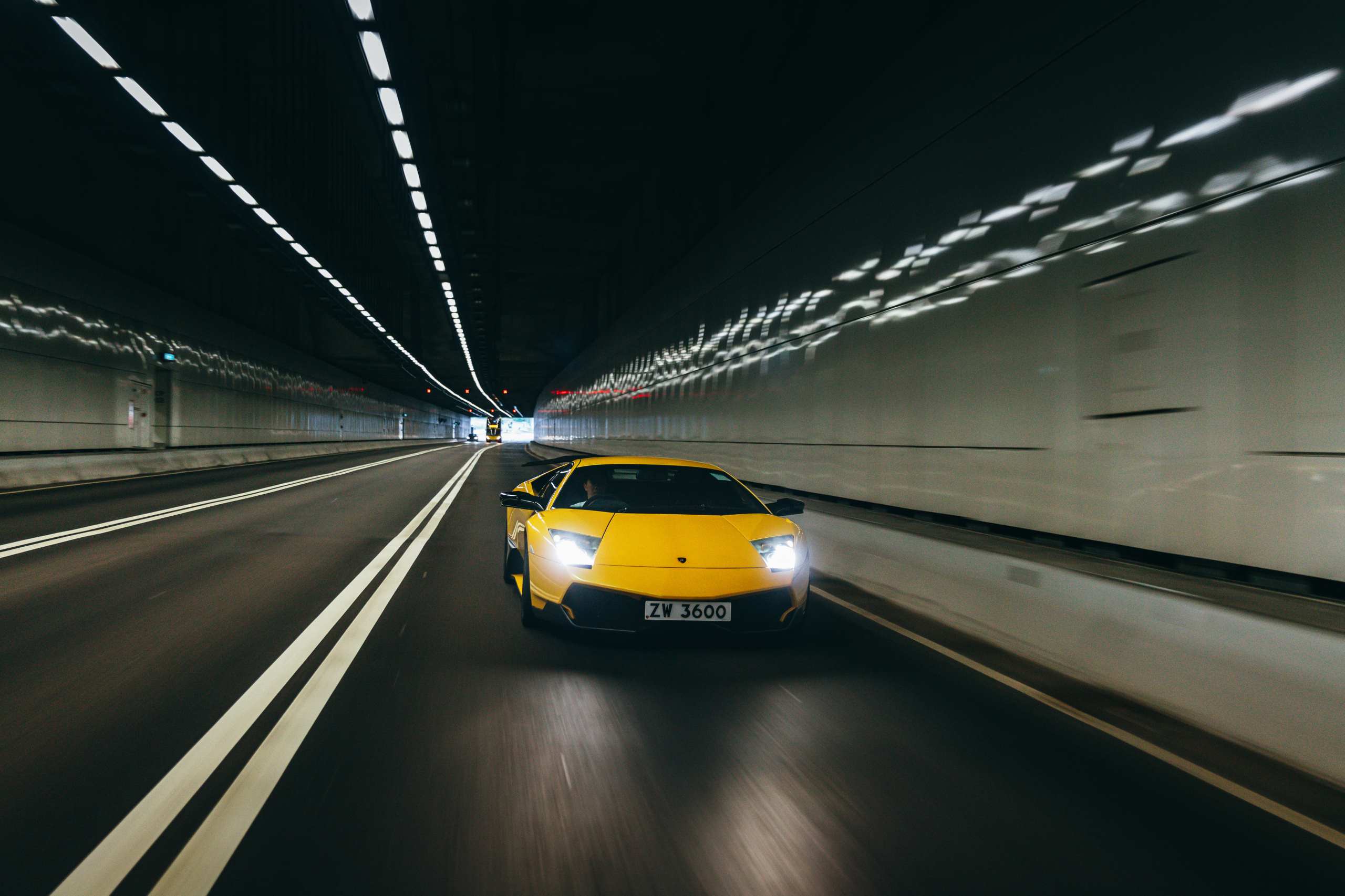 Murciélago SuperVeloce approaching through a Hong Kong tunnel