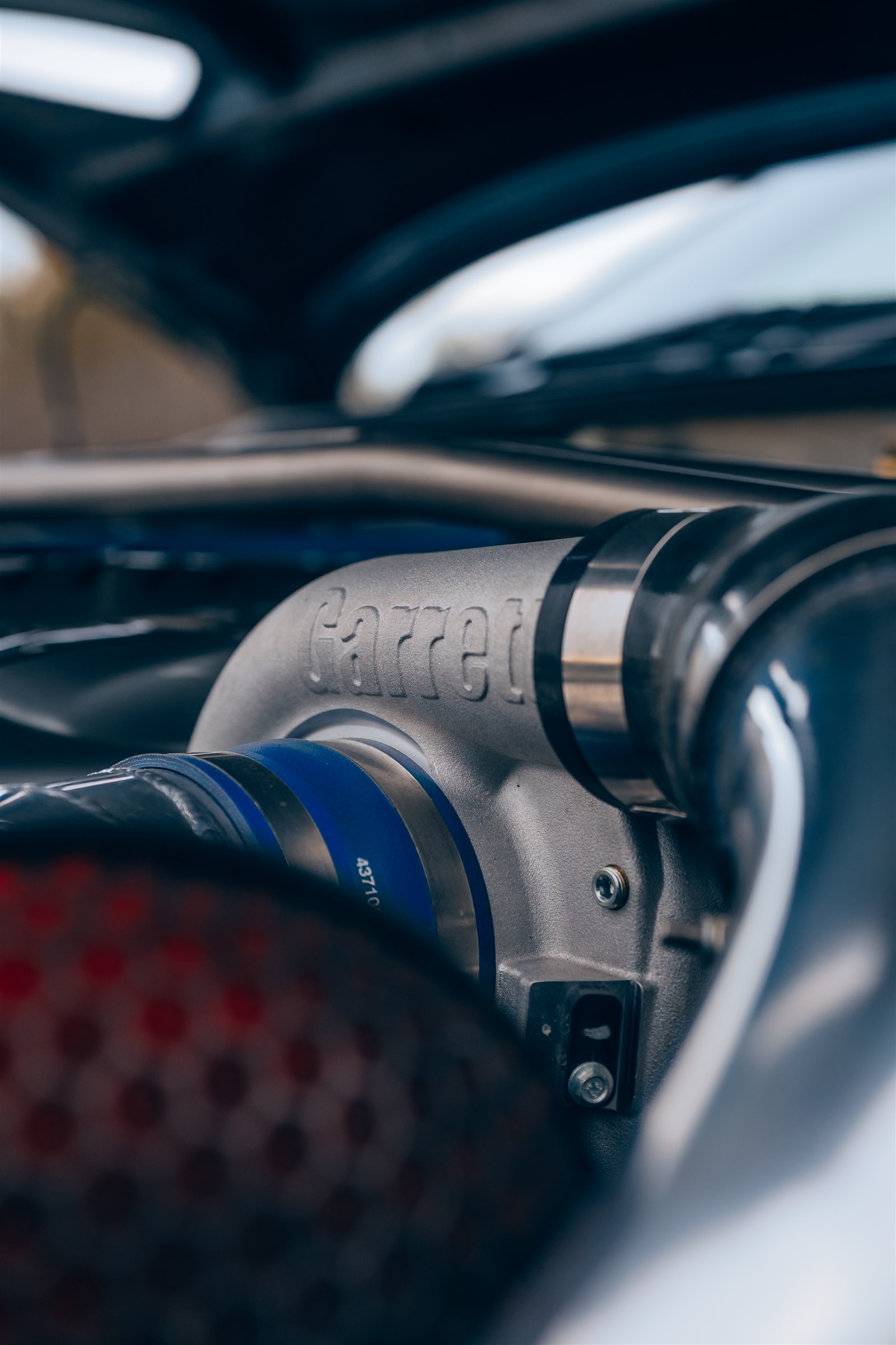 Large single turbo in the Garage Saurus R34